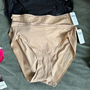 soma vanishing edge panty size Large 7 black and 2 beige